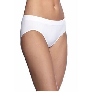 NWT Bali Allover Smooth Hipster in White